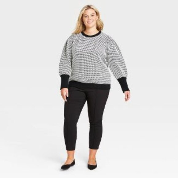 Women's Plus Size Crewneck Pullover Sweater 1X - Picture 3 of 3